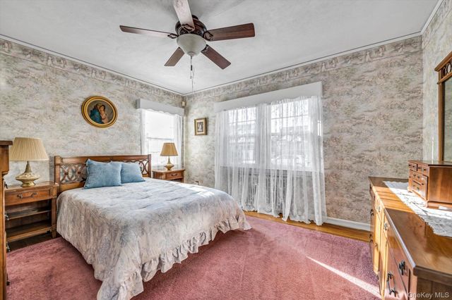 60 Aberdeen Road, New Hyde Park, NY 11040