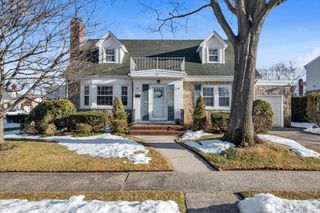 60 Aberdeen Road, New Hyde Park, NY 11040