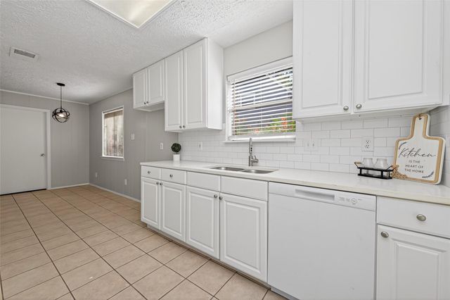 3242 Three Pines Drive, Houston, TX 77339