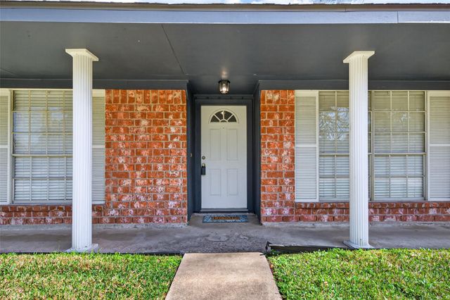 3242 Three Pines Drive, Houston, TX 77339
