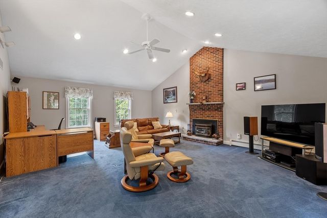 34 Arrowwood St, Methuen, MA 01844