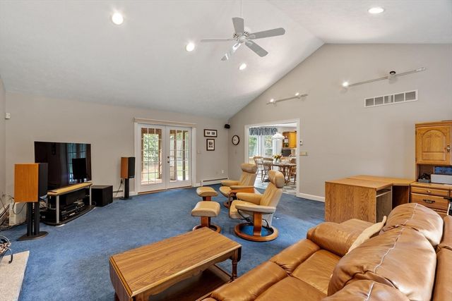 34 Arrowwood St, Methuen, MA 01844