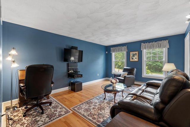 34 Arrowwood St, Methuen, MA 01844