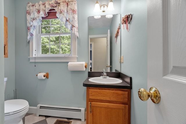 34 Arrowwood St, Methuen, MA 01844