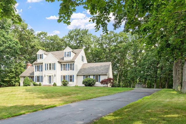 34 Arrowwood St, Methuen, MA 01844