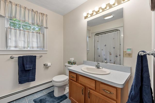 34 Arrowwood St, Methuen, MA 01844