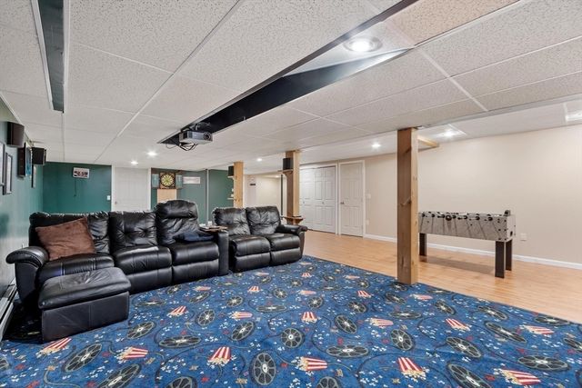34 Arrowwood St, Methuen, MA 01844