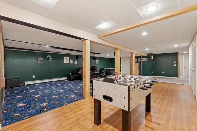 34 Arrowwood St, Methuen, MA 01844