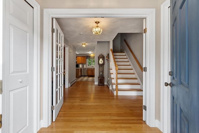 34 Arrowwood St, Methuen, MA 01844