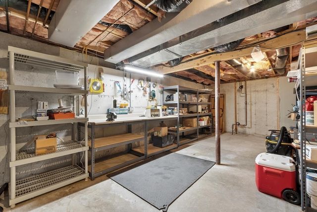 34 Arrowwood St, Methuen, MA 01844