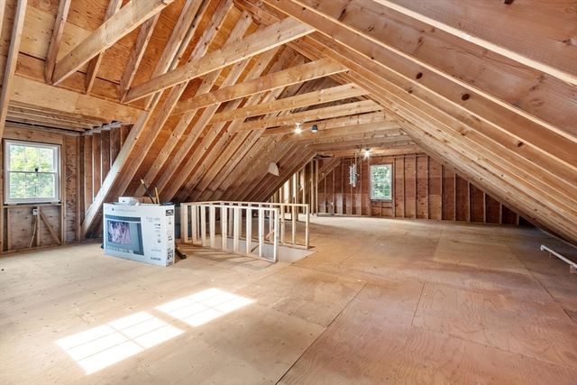 34 Arrowwood St, Methuen, MA 01844