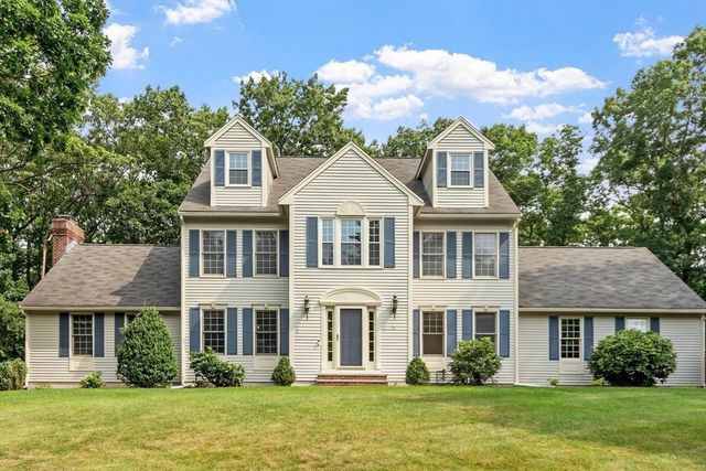 34 Arrowwood St, Methuen, MA 01844