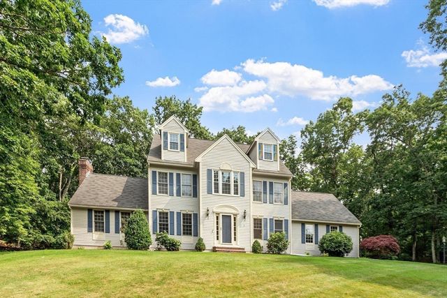 34 Arrowwood St, Methuen, MA 01844