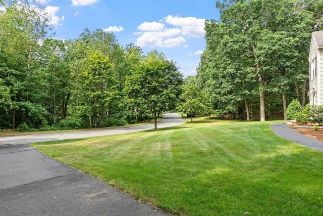34 Arrowwood St, Methuen, MA 01844