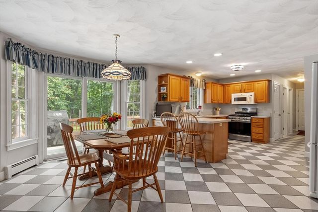 34 Arrowwood St, Methuen, MA 01844