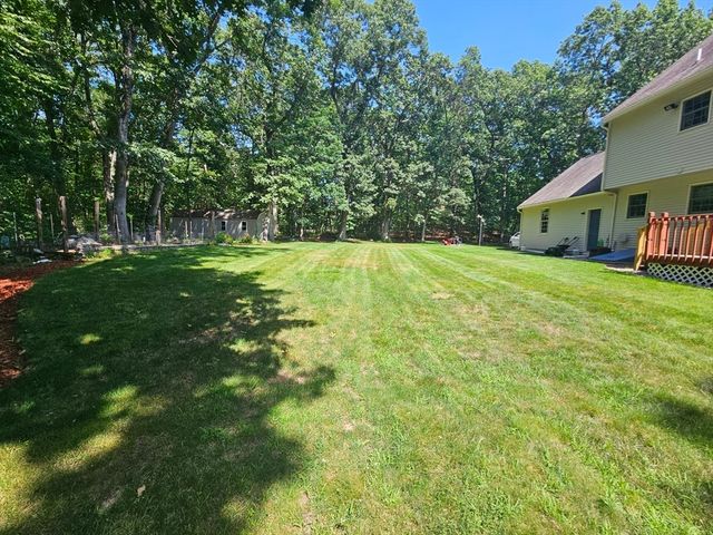 34 Arrowwood St, Methuen, MA 01844