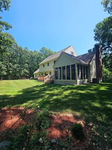 34 Arrowwood St, Methuen, MA 01844