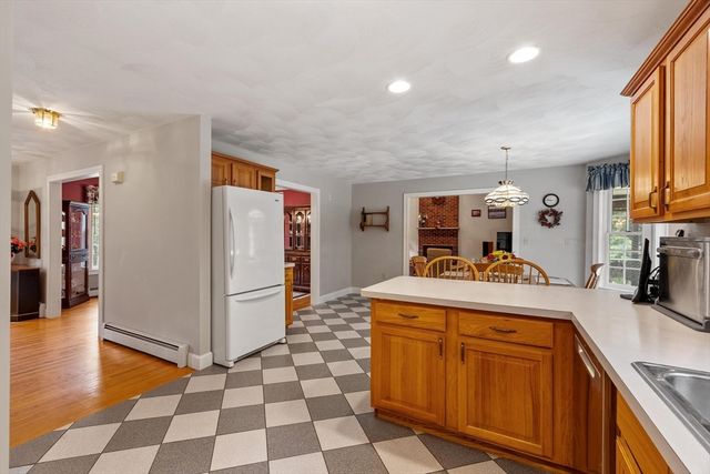 34 Arrowwood St, Methuen, MA 01844