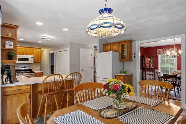 34 Arrowwood St, Methuen, MA 01844