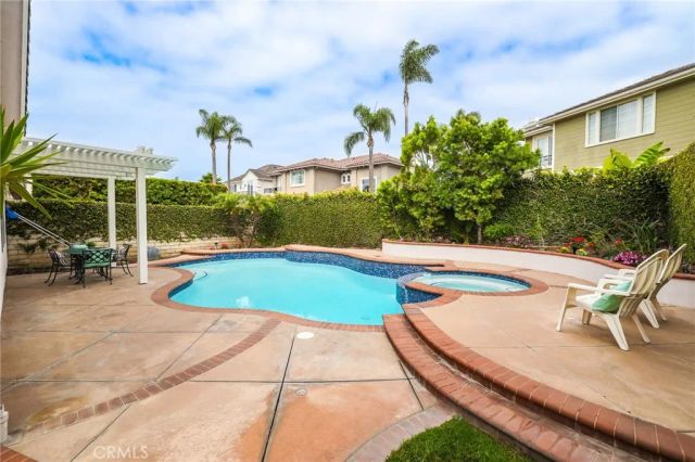 6885 Cambria Cove, Huntington Beach, CA 92648