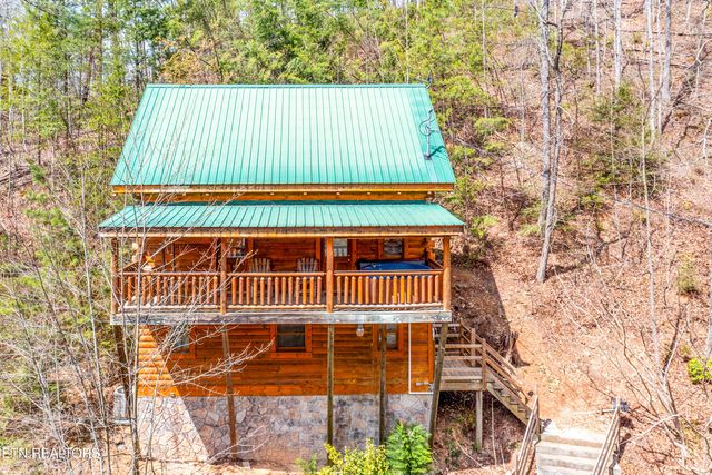 1005 Beach Hollow Court, Sevierville, TN 37876