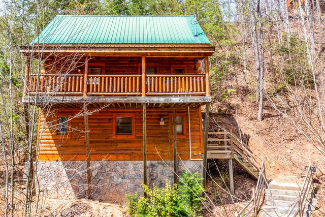1005 Beach Hollow Court, Sevierville, TN 37876