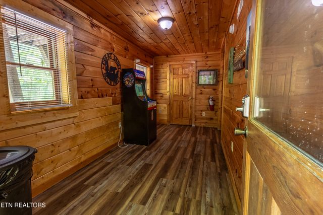 1005 Beach Hollow Court, Sevierville, TN 37876