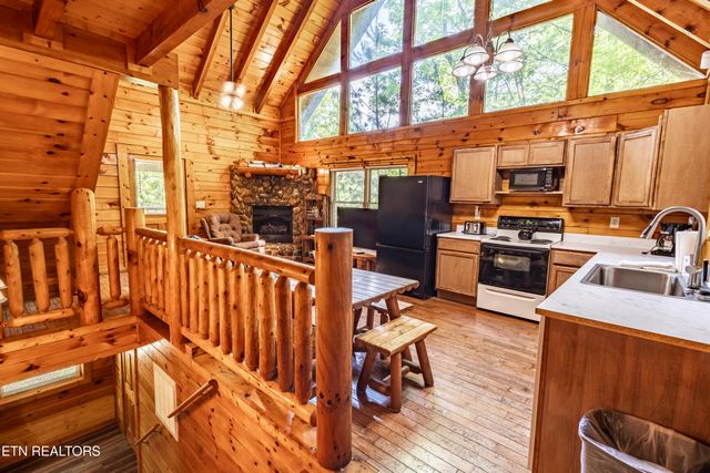 1005 Beach Hollow Court, Sevierville, TN 37876
