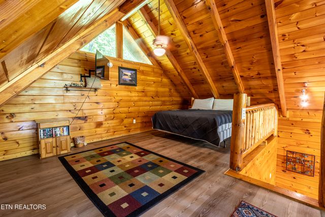 1005 Beach Hollow Court, Sevierville, TN 37876