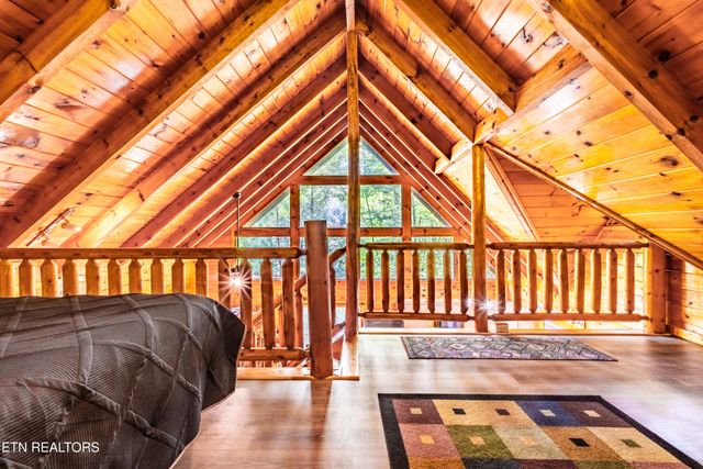 1005 Beach Hollow Court, Sevierville, TN 37876