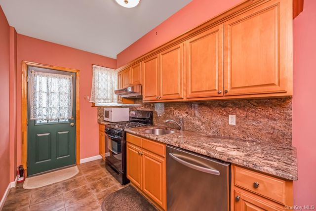 65-56 77th Place, Middle Village, NY 11379