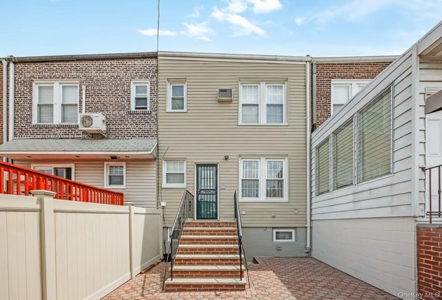 65-56 77th Place, Middle Village, NY 11379