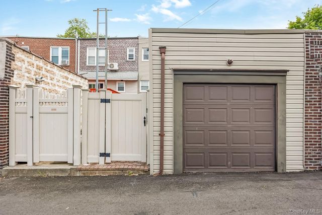 65-56 77th Place, Middle Village, NY 11379