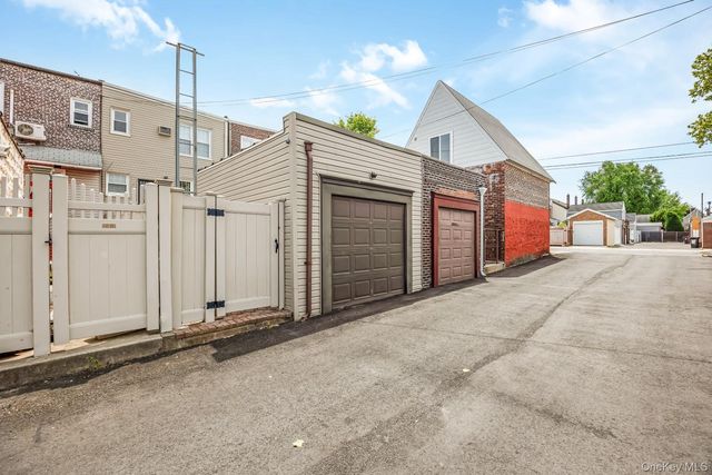 65-56 77th Place, Middle Village, NY 11379