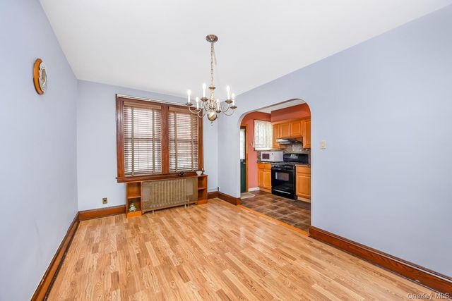 65-56 77th Place, Middle Village, NY 11379
