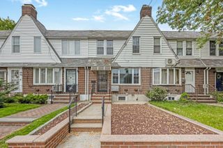 65-56 77th Place, Middle Village, NY 11379