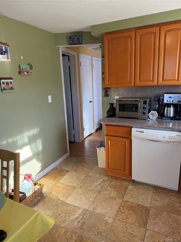 222 Colonial Avenue 2nd Fl, Williston Park, NY 11596