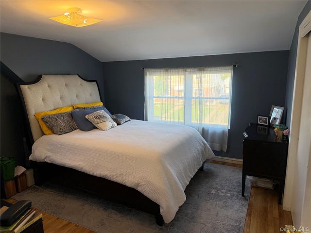 222 Colonial Avenue 2nd Fl, Williston Park, NY 11596