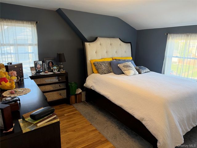 222 Colonial Avenue 2nd Fl, Williston Park, NY 11596