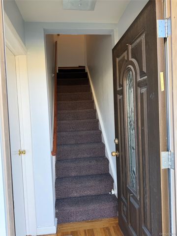 222 Colonial Avenue 2nd Fl, Williston Park, NY 11596
