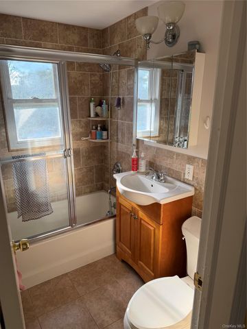 222 Colonial Avenue 2nd Fl, Williston Park, NY 11596