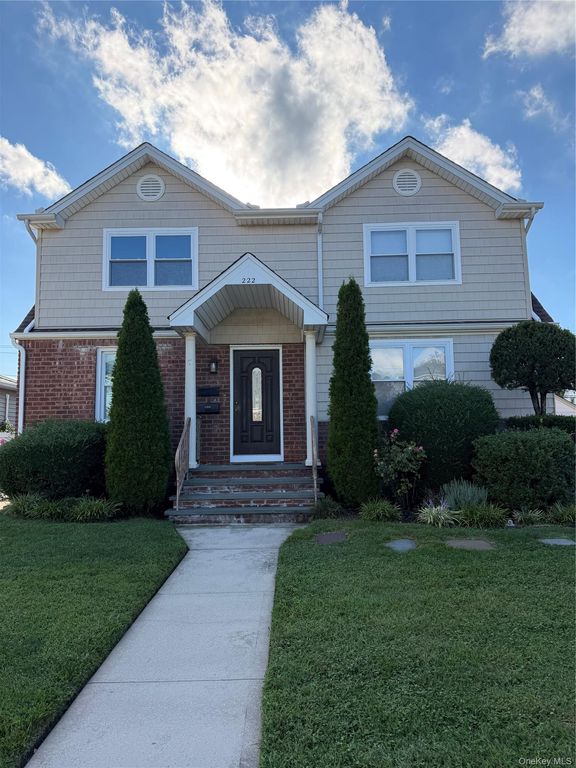 222 Colonial Avenue 2nd Fl, Williston Park, NY 11596