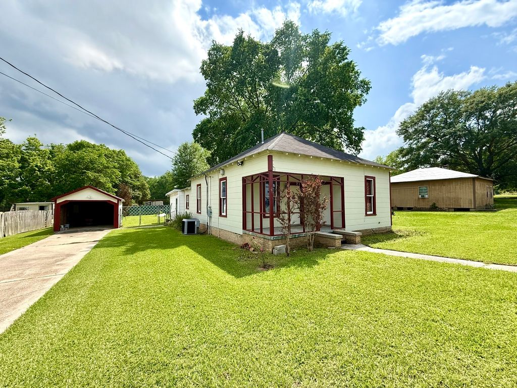 205 Lake Street, Mooringsport, LA 71060