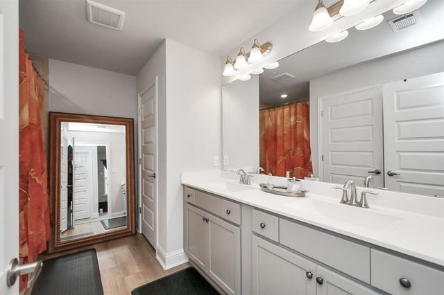 333 Bryan Way, Angleton, TX 77515
