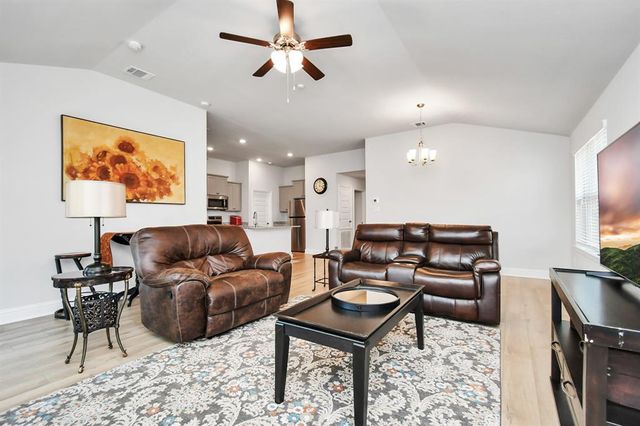 333 Bryan Way, Angleton, TX 77515
