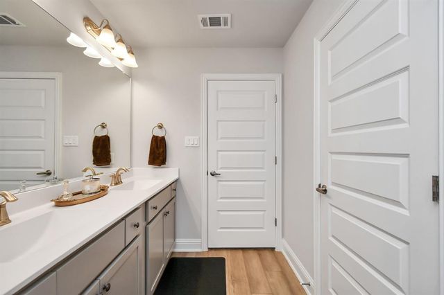 333 Bryan Way, Angleton, TX 77515