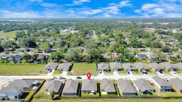 333 Bryan Way, Angleton, TX 77515