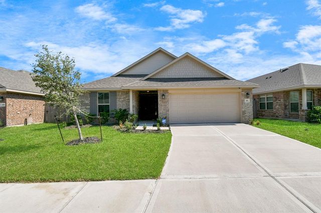 333 Bryan Way, Angleton, TX 77515