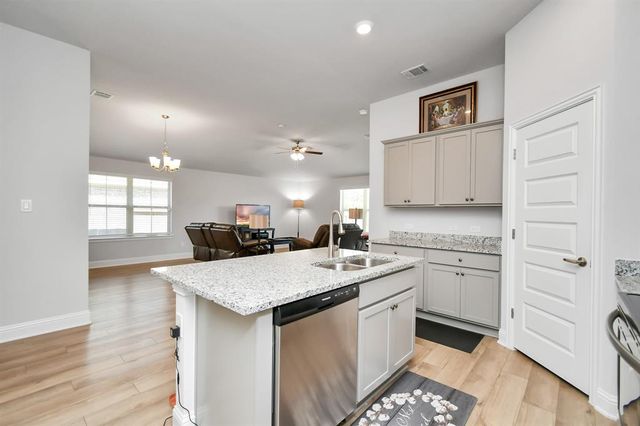 333 Bryan Way, Angleton, TX 77515