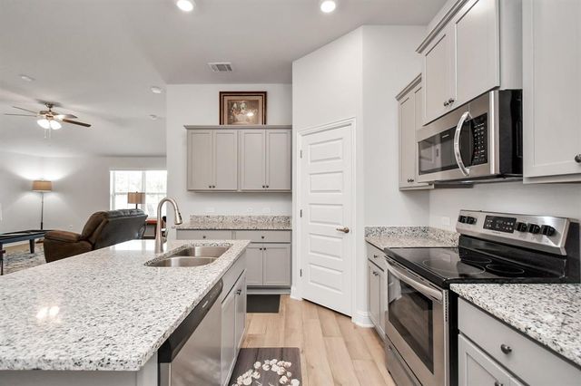 333 Bryan Way, Angleton, TX 77515